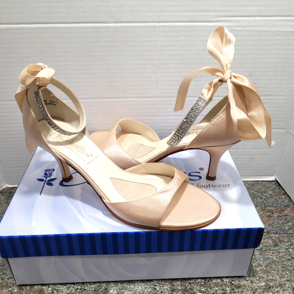 Coloriffics Sierra Latte sz8.5M satin sandals